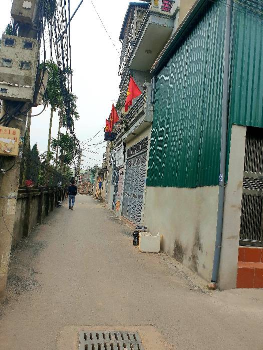 Nhà vuông,  viết giấy sang tên.