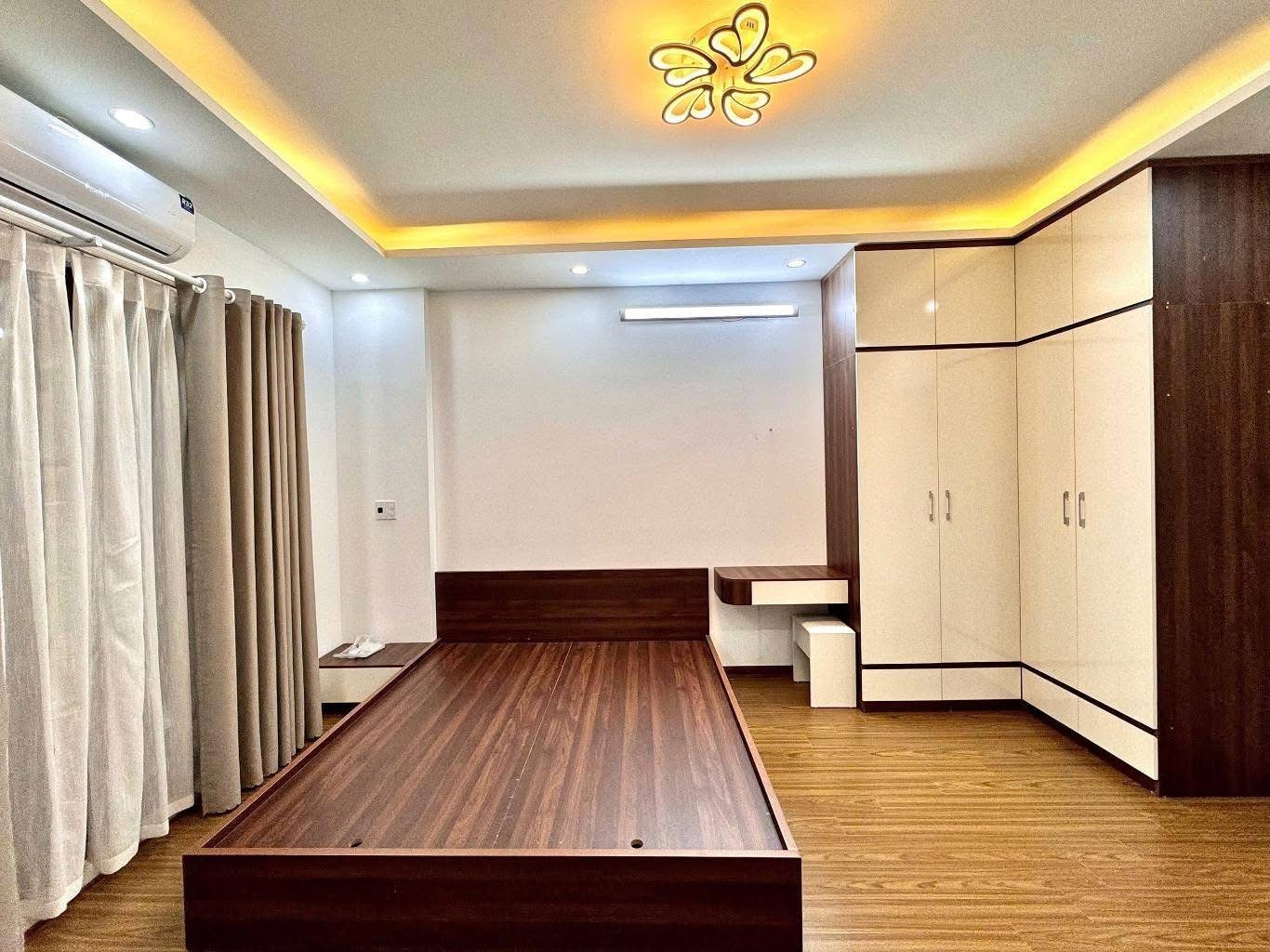Chủ nhà di cư sang nước ngoài. Cần bán gấp