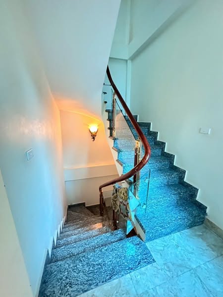 Nhà Mỹ Đình dân xây chắc chắn - Vài bước ra ô tô , an sinh đỉnh