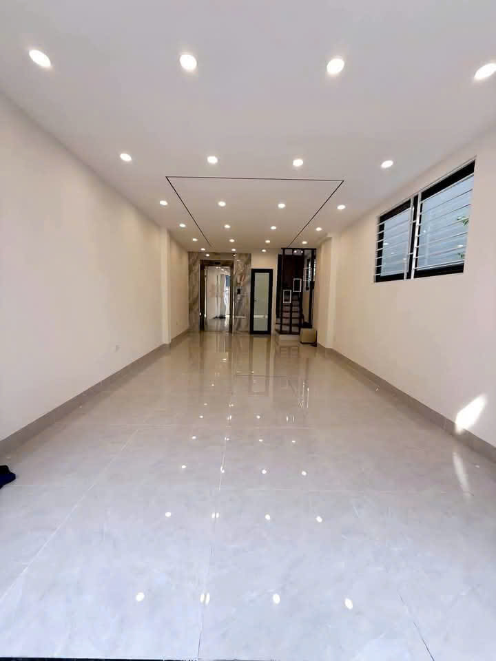 ĐẸP MÊ-LÔ GÓC-FULL NỘI THẤT-7TẦNG THANG MÁY-GARA ÔTÔ-TRUNG TÂM THẠCH BÀN-LONG BIÊN
