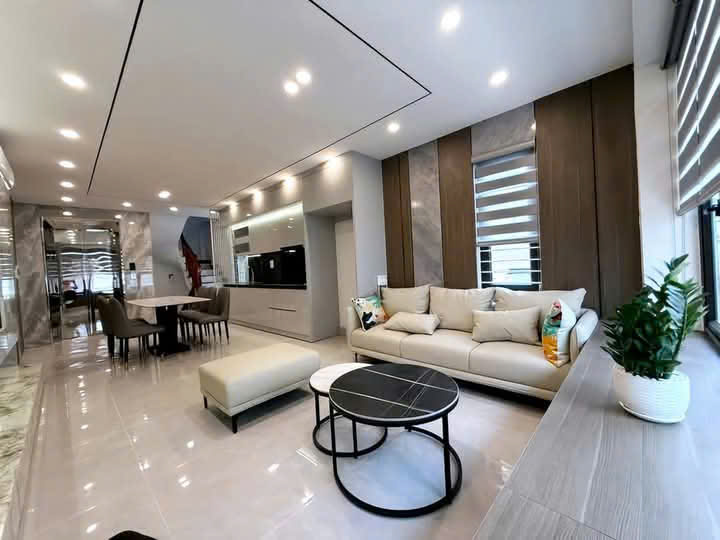 ĐẸP MÊ-LÔ GÓC-FULL NỘI THẤT-7TẦNG THANG MÁY-GARA ÔTÔ-TRUNG TÂM THẠCH BÀN-LONG BIÊN