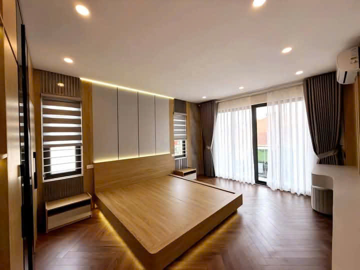 ĐẸP MÊ-LÔ GÓC-FULL NỘI THẤT-7TẦNG THANG MÁY-GARA ÔTÔ-TRUNG TÂM THẠCH BÀN-LONG BIÊN