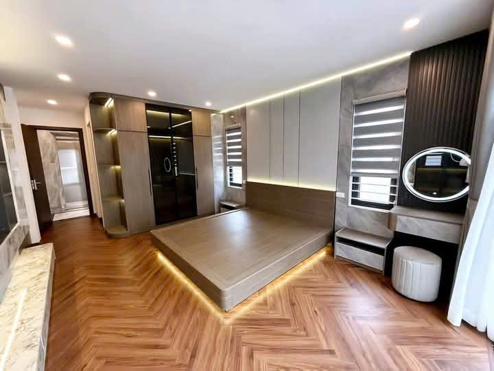 ĐẸP MÊ-LÔ GÓC-FULL NỘI THẤT-7TẦNG THANG MÁY-GARA ÔTÔ-TRUNG TÂM THẠCH BÀN-LONG BIÊN