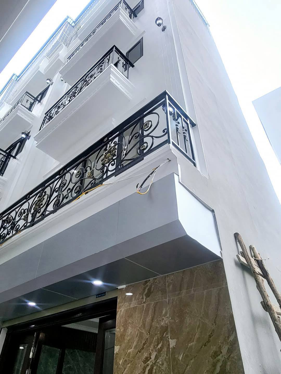 BÁN NHÀ MỚI KENG TẠI THẠCH BÀN-Ô TÔ ĐỖ CỔNG-THOÁNG SẠCH-CÓ NHIỀU TIỆN ÍCH-GIÁ TỐT