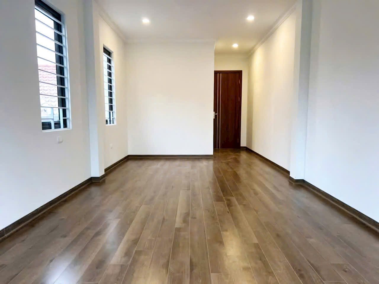 BÁN NHÀ THANG MÁY-NGÕ Ô TÔ TẢI THÔNG-GARA Ô TÔ-50m CHỈ 8.6 TỶ-THẠCH BÀN 1 CĂN DUY NHẤT