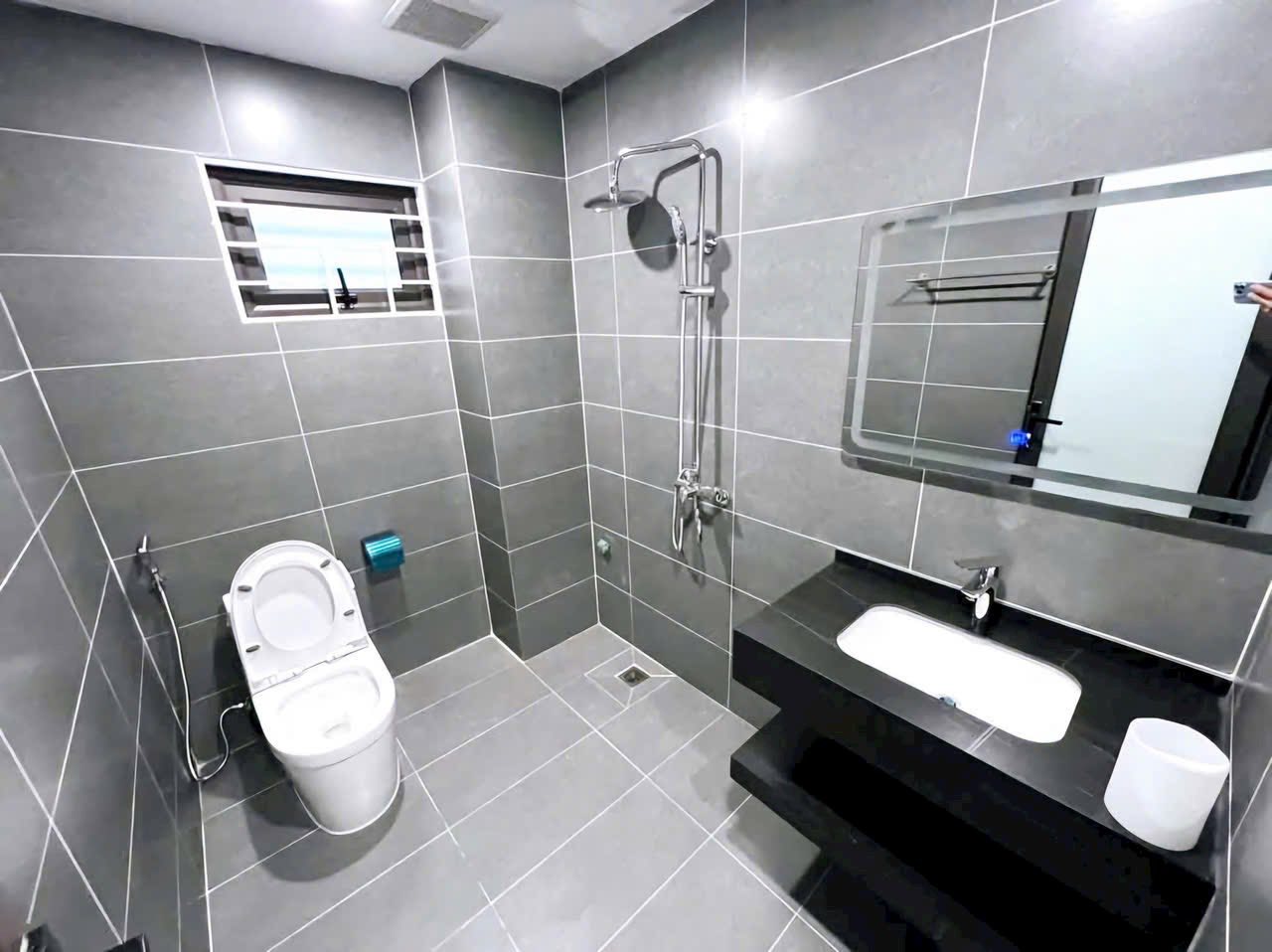 BÁN NHÀ THANG MÁY-NGÕ Ô TÔ TẢI THÔNG-GARA Ô TÔ-50m CHỈ 8.6 TỶ-THẠCH BÀN 1 CĂN DUY NHẤT