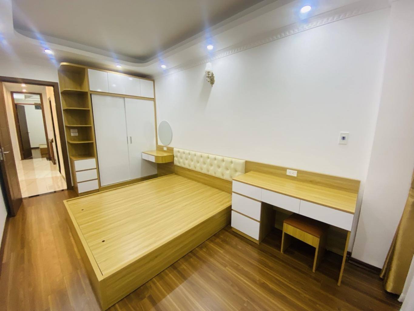 BÁN NHÀ ĐẸP MỚI XÂY-TẠI PHỐ TRẠM -43.5m2-GIÁ BÁN 8.1 TỶ