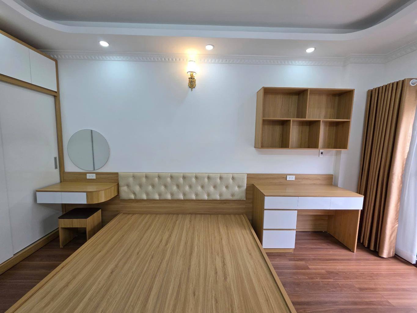 BÁN NHÀ ĐẸP MỚI XÂY-TẠI PHỐ TRẠM -43.5m2-GIÁ BÁN 8.1 TỶ