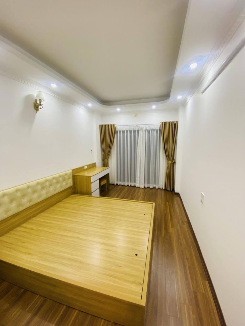 BÁN NHÀ ĐẸP MỚI XÂY-TẠI PHỐ TRẠM -43.5m2-GIÁ BÁN 8.1 TỶ