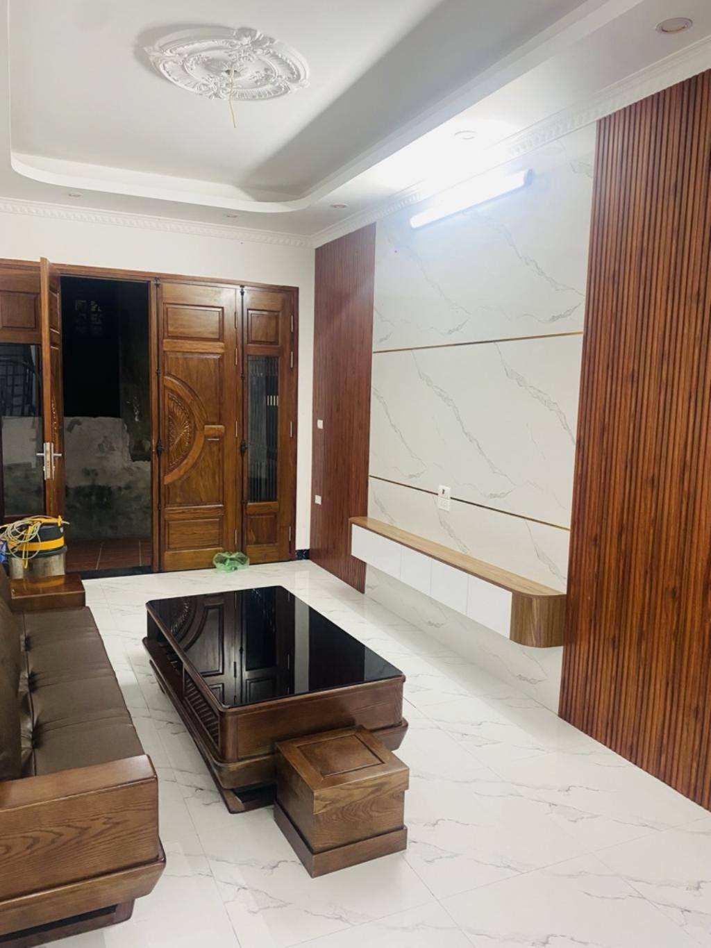 BÁN NHÀ ĐẸP MỚI XÂY-TẠI PHỐ TRẠM -43.5m2-GIÁ BÁN 8.1 TỶ