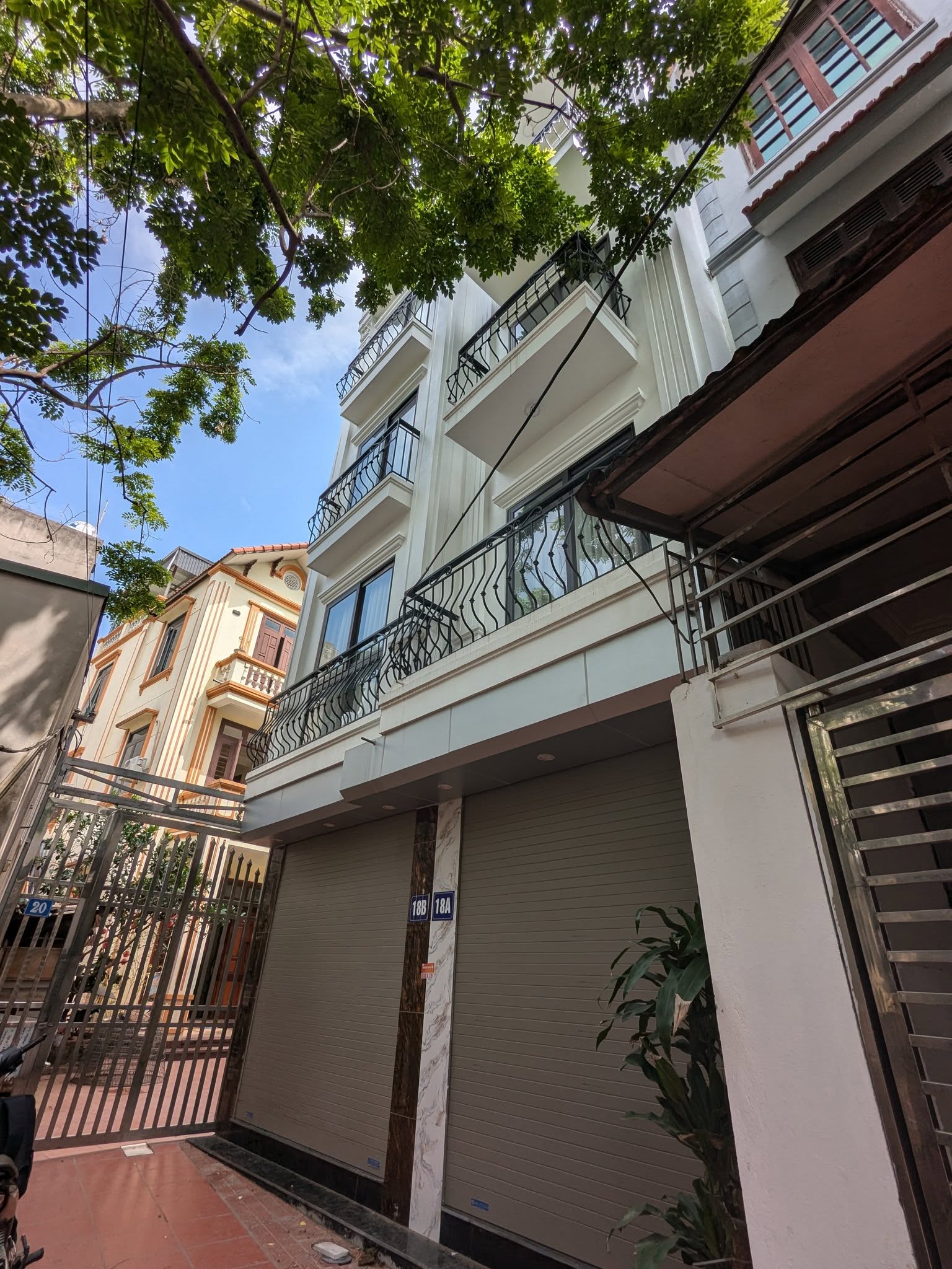 BÁN NHÀ ĐẸP MỚI XÂY-TẠI PHỐ TRẠM -43.5m2-GIÁ BÁN 8.1 TỶ