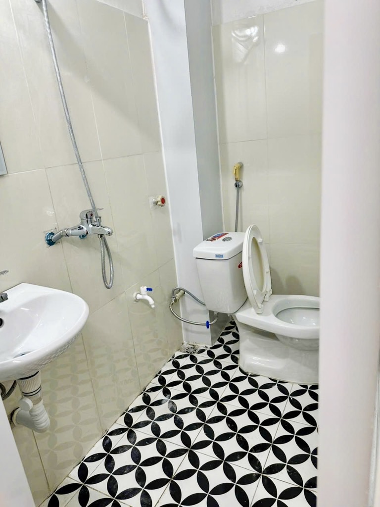 Cầu Giấy - Lô Góc - Gần Phố - Ngõ Thông - 41m2 - Chỉ 8.5 Tỷ