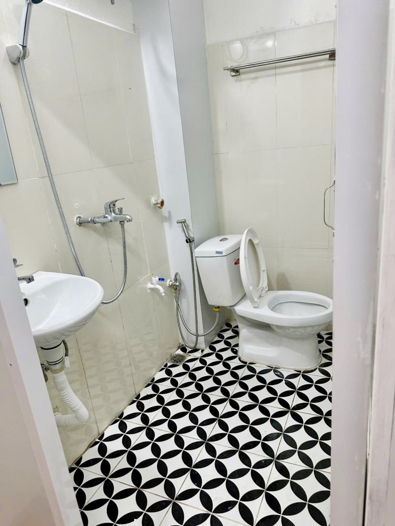 Cầu Giấy - Lô Góc - Gần Phố - Ngõ Thông - 41m2 - Chỉ 8.5 Tỷ