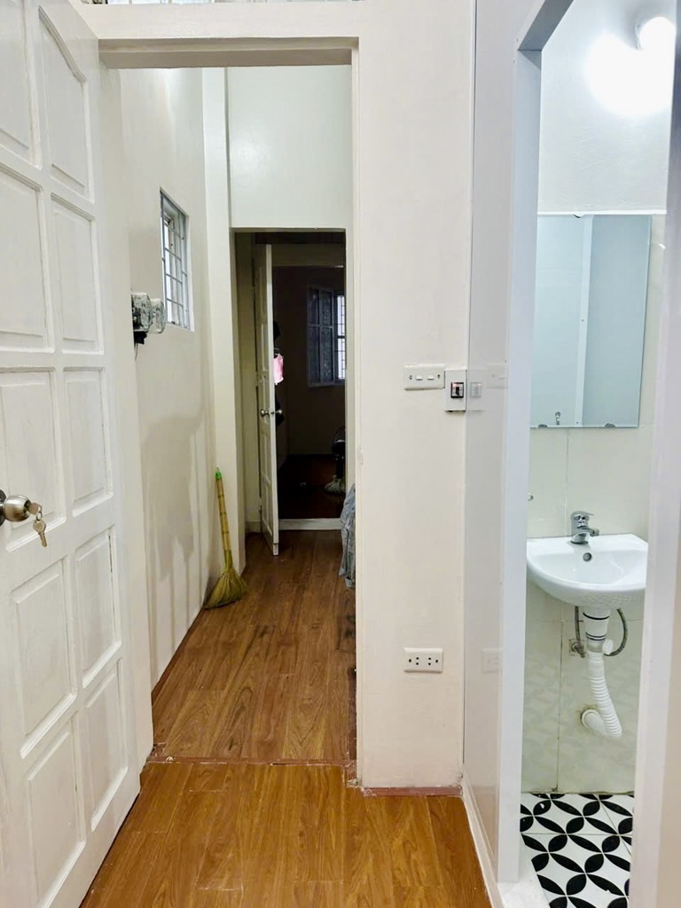 Cầu Giấy - Lô Góc - Gần Phố - Ngõ Thông - 41m2 - Chỉ 8.5 Tỷ
