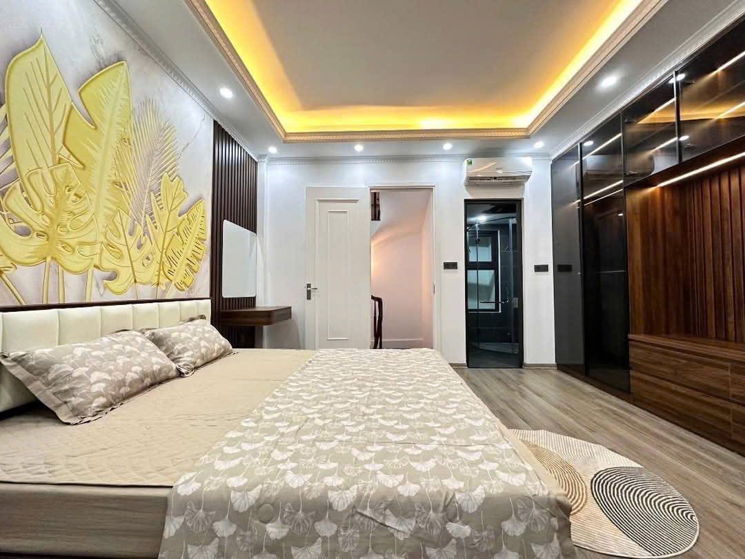 VỊ TRÍ ĐẸP TRUNG TÂM CẦU GIẤY - 5 TẦNG MỚI CỨNG - ĐẸP LUNG LINH