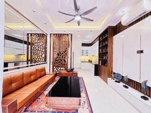 VỊ TRÍ ĐẸP TRUNG TÂM CẦU GIẤY - 5 TẦNG MỚI CỨNG - ĐẸP LUNG LINH