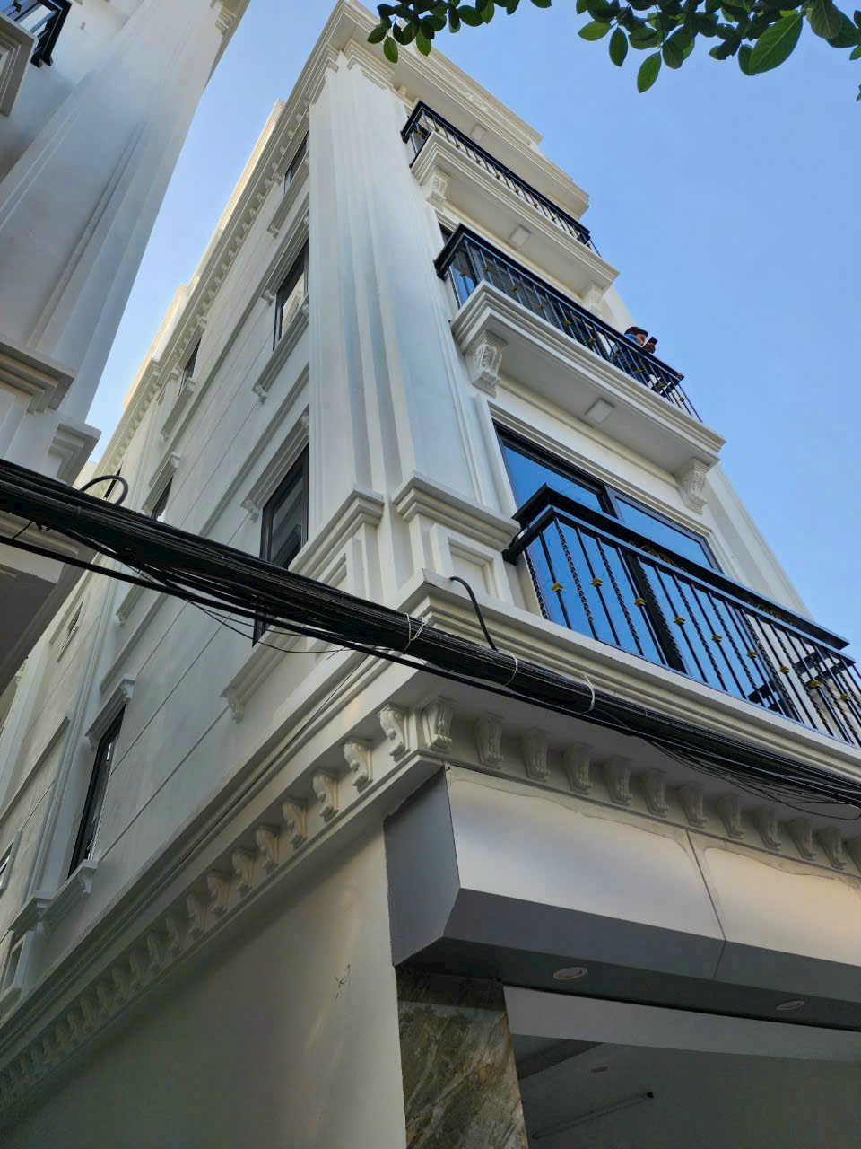 NHÀ MỚI XÂY 40m x 5 tầng - NHÀ CÁCH GA NHỔN TẦM 800m