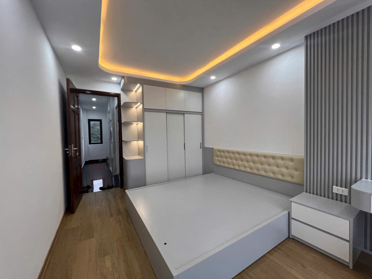 BÁN NHÀ TRUNG TÂM THANH TRÌ-OTO ĐỖ CỬA CẠNH CHUNG CƯ BLUEGE
