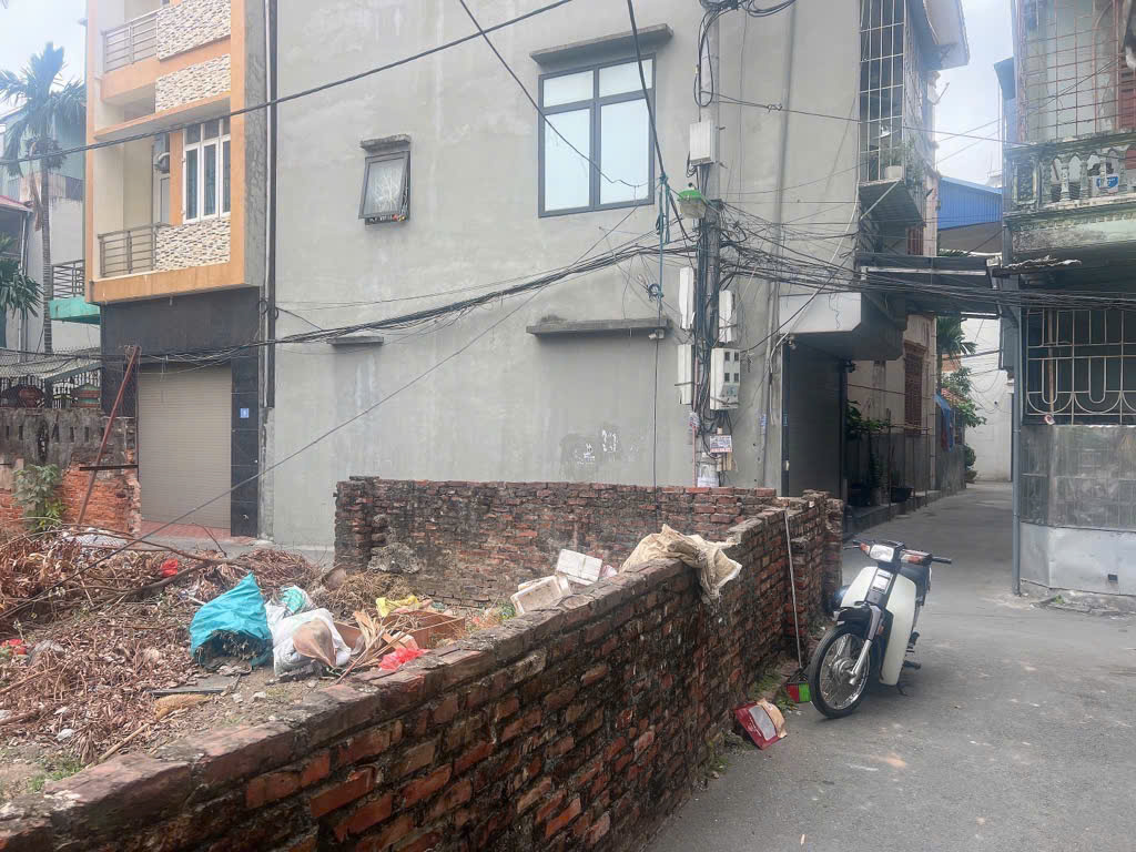 BÁN ĐẤT SÁT VINSMART OTO QUA NGÕ THÔNG TỨ TUNG.