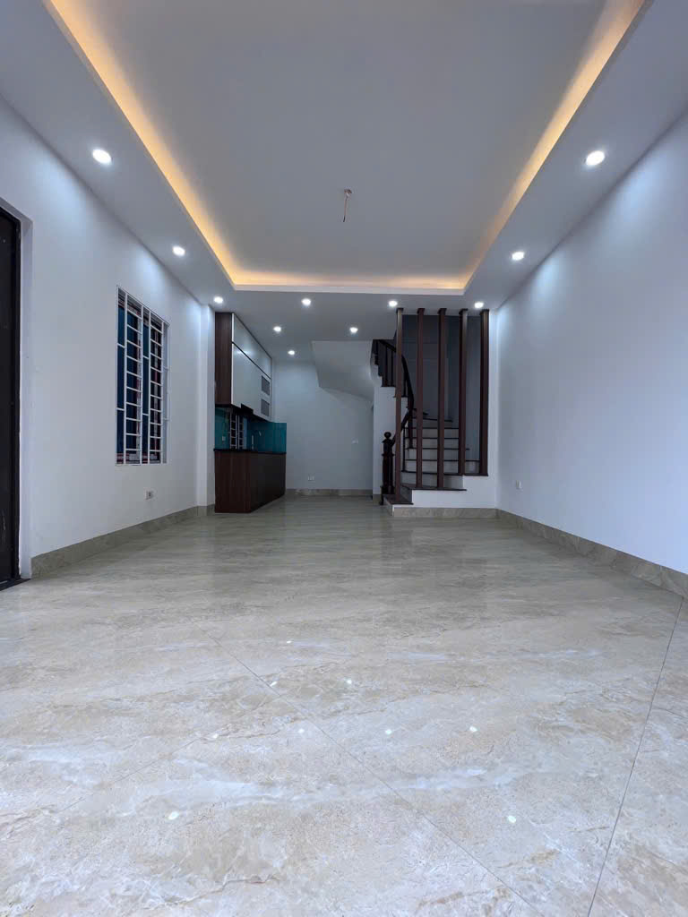 Nhà đẹp dưới chân đê - 2 mặt thoáng - Gần Cầu Thượng Cát -Giá chỉ 5,2 tỷ