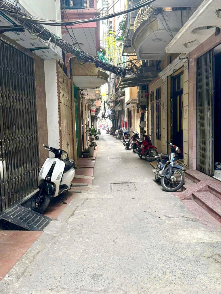 Thua chứng khoán, bán lỗ nhà Xã đàn, sát mặt phố, 17m x 5 tầng, nhỉnh 3 tỷ.