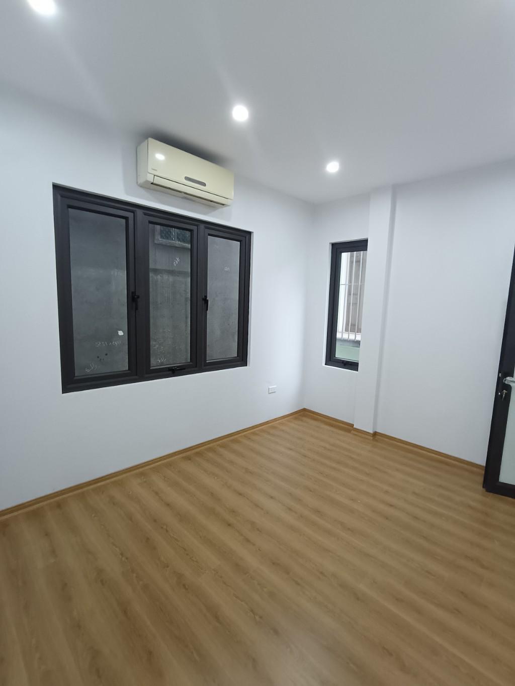 Bệnh nặng, bán rẻ chữa bệnh nhà Nguyễn Chính, ngõ to sát phố, 30m x4 tầng,nhỉnh 4 tỷ.