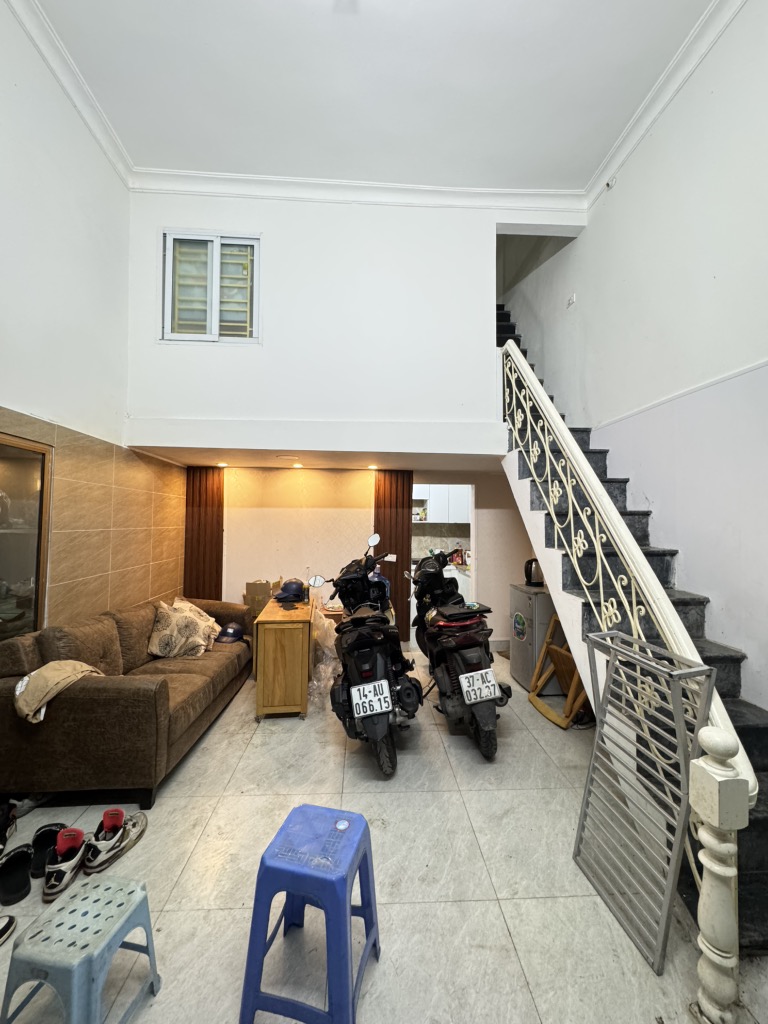 Bệnh nặng, bán rẻ chữa bệnh nhà Nguyễn Chính, ngõ to sát phố, 30m x4 tầng,nhỉnh 4 tỷ.