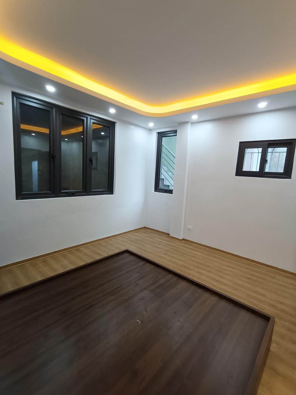 Bệnh nặng, bán rẻ chữa bệnh nhà Nguyễn Chính, ngõ to sát phố, 30m x4 tầng,nhỉnh 4 tỷ.