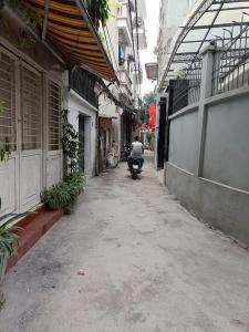 Bệnh nặng, bán rẻ chữa bệnh nhà Nguyễn Chính, ngõ to sát phố, 30m x4 tầng,nhỉnh 4 tỷ.