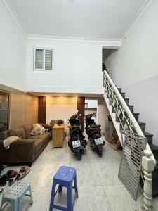 Bệnh nặng, bán rẻ chữa bệnh nhà Nguyễn Chính, ngõ to sát phố, 30m x4 tầng,nhỉnh 4 tỷ.