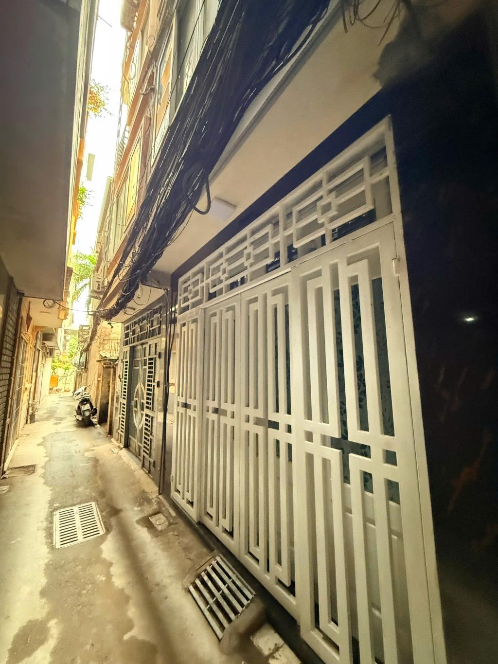 BÁN NHÀ TÂY HỒ - NHÀ ĐẸP - GẦN OTO - CHỈ 8.2 TỶ