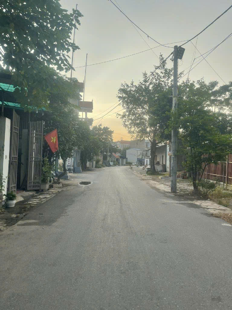 KINH DOANH - Ô TÔ CHÁNH NHAU  - MẶT PHỐ