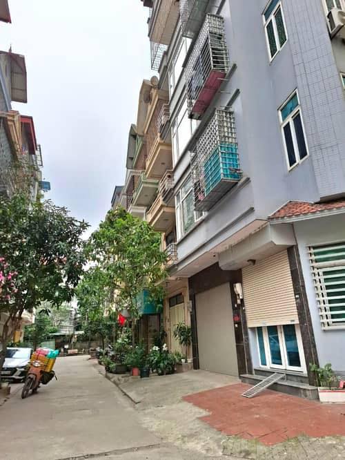 PHÂN LÔ - Ô TÔ TRÁNH - Ở SƯỚNG - VỈA HÈ - NHÀ ĐẸP KINH DOANH - CÁCH HỒ LINH ĐÀM CHỈ 30M