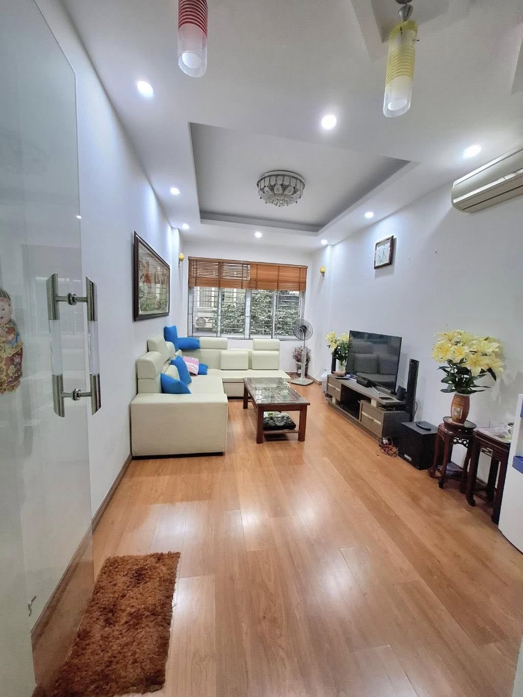 PHÂN LÔ - Ô TÔ TRÁNH - Ở SƯỚNG - VỈA HÈ - NHÀ ĐẸP KINH DOANH - CÁCH HỒ LINH ĐÀM CHỈ 30M