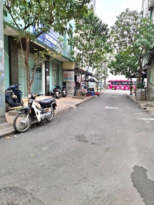 PHÂN LÔ - Ô TÔ TRÁNH - Ở SƯỚNG - VỈA HÈ - NHÀ ĐẸP KINH DOANH - CÁCH HỒ LINH ĐÀM CHỈ 30M