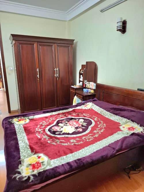 PHÂN LÔ - Ô TÔ TRÁNH - Ở SƯỚNG - VỈA HÈ - NHÀ ĐẸP KINH DOANH - CÁCH HỒ LINH ĐÀM CHỈ 30M