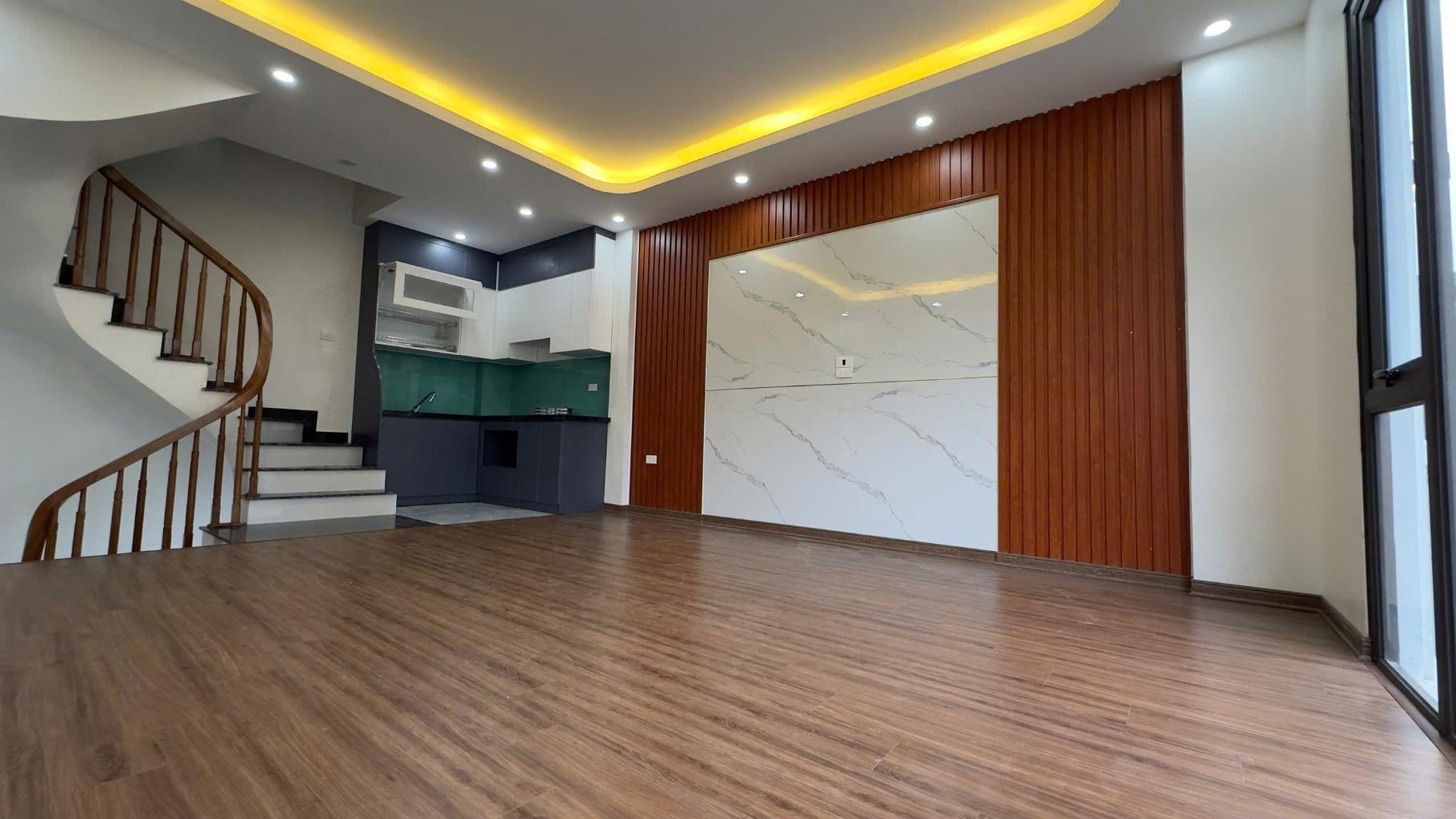 Cự Khối - Long biên 6tầng - Gara oto 7 chỗ - nhà mới tinh
