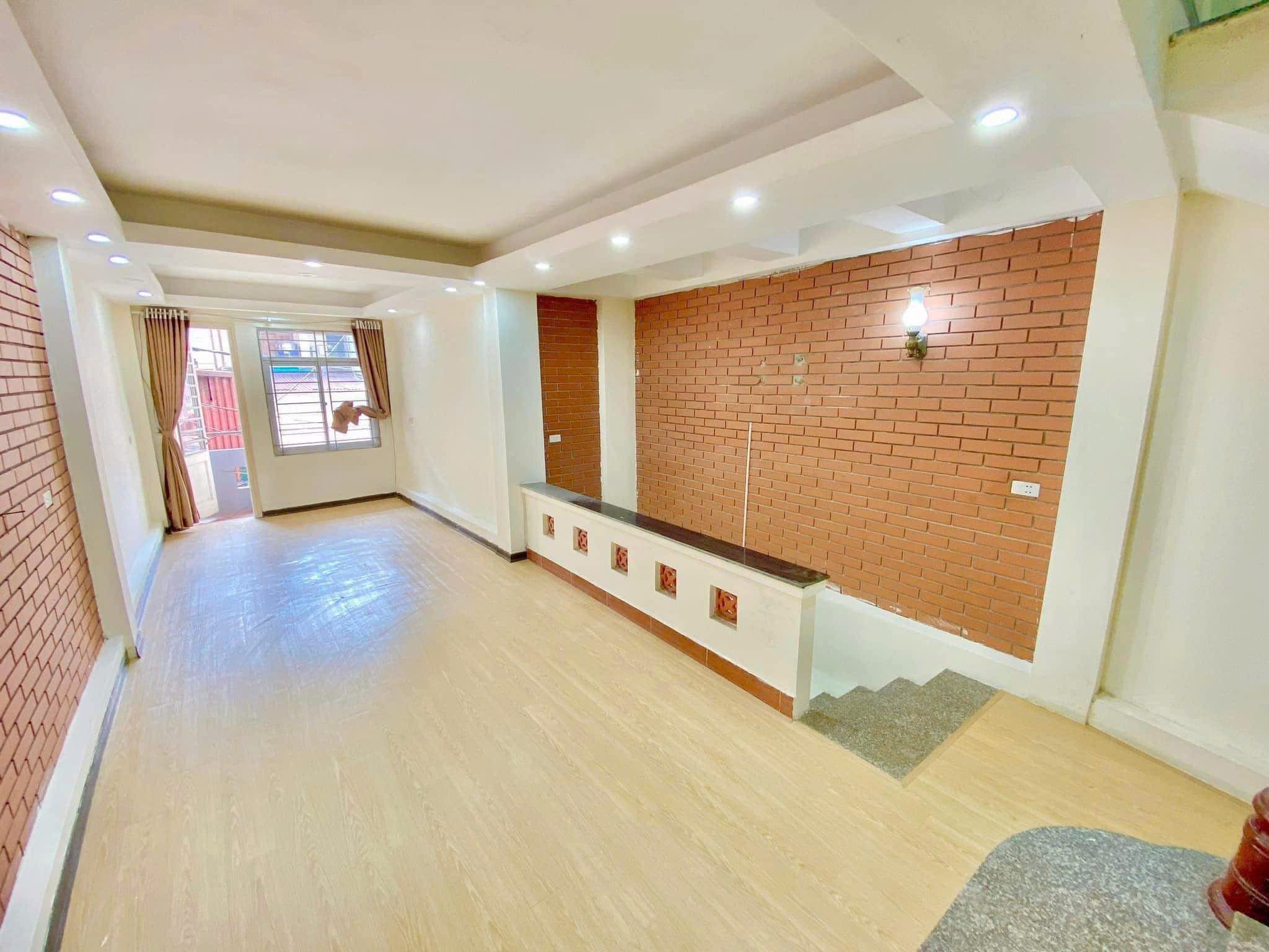 BÁN NHÀ ĐÔNG ANH 38M- 5 TẦNG SIÊU ĐẸP NHỈNH 2,5 Tỷ  - MẶT TIỀN RỘNG - Ô TÔ ĐỖ CỔNG- KO LỖI PHONG THỦY