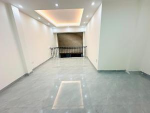 Phố Định Công, Hoàng Mai. DT 65m2 x 6 Tầng. Thang máy, gara ô tô, ngõ thông Kinh Doanh.