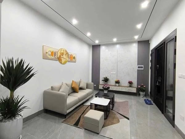 NHÀ MỚI NGỌC THUỴ - LONG BIÊN: