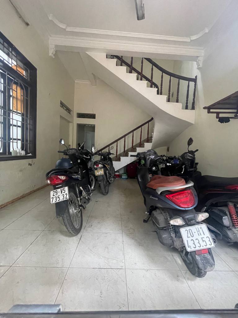 Bán Gấp nhà Cổ Nhuế . Ngõ rộng thoải mái yên tĩnh văn mình. Gần ngay bệnh viện Phương Đông. Đại học mỏ tài chính phù hợp kinh doanh cho thuê.