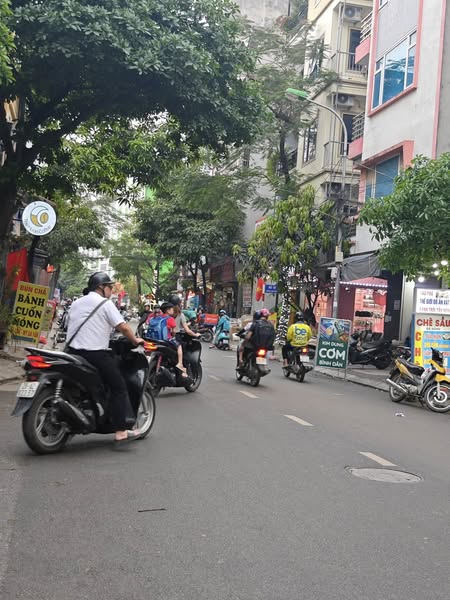Phố Huế TRUNG TÂM HAI BÀ  Diện tích 37m x5 tầng = 12 tỷ