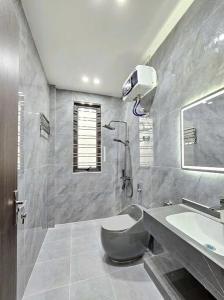 MỘT CĂN DUY NHẤT XUÂN PHƯƠNG OTO THANG MÁY NGÕ THÔNG DT 36m 6 tầng MT 3.5m giá 7.x tỷ