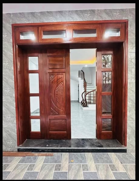 NHÀ ĐẸP CẦU GIẤY - Ô TÔ ĐỖ CỬA VÀO NHÀ - KHU CÁN BỘ - THOÁNG TRƯỚC SAU - SÁT PHỐ  DT 40m X 4 TẦNG, MT 6M