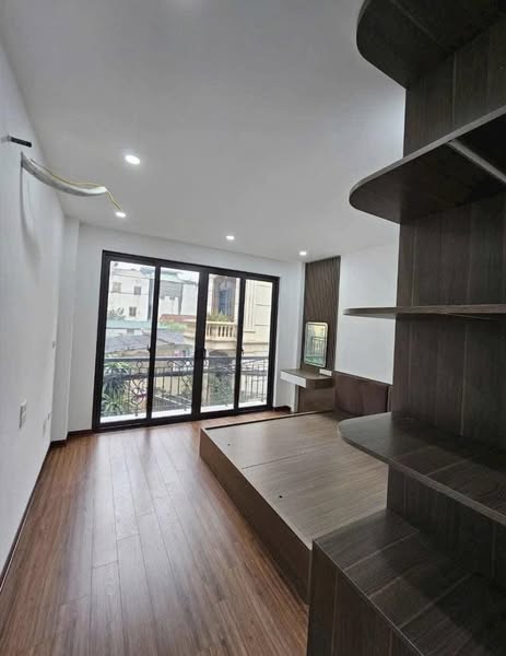 NHÀ ĐẸP CẦU GIẤY - Ô TÔ ĐỖ CỬA VÀO NHÀ - KHU CÁN BỘ - THOÁNG TRƯỚC SAU - SÁT PHỐ  DT 40m X 4 TẦNG, MT 6M