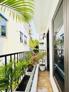 Bán nhà Long Biên - 38m , NHÀ DÂN XÂY ĐỘC LẬP- 2 NHÀ RA PHỐ, GARA Ô TÔ RỘNG RÃI, 2 MẶT THOÁNG