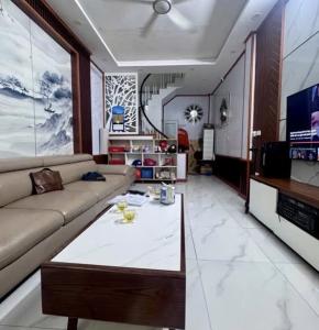 Nhà Kim Ngưu dòng tiền tốt  Nhà 60m2 x 6tầng thang máy , mới kính koong