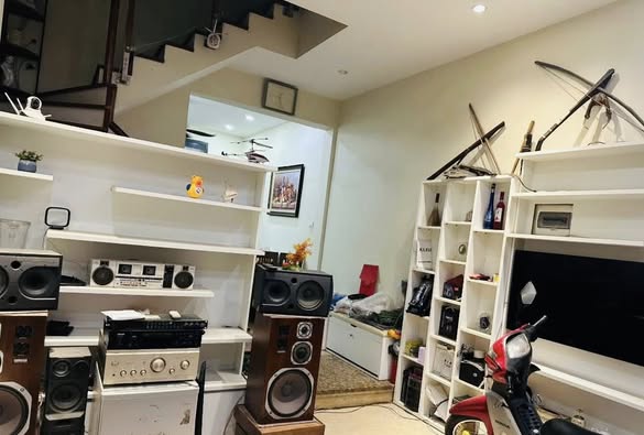 HÀ BÁN ĐÔNG THIÊN HOÀNG MAI  DT 30m mặt tiền 4.M