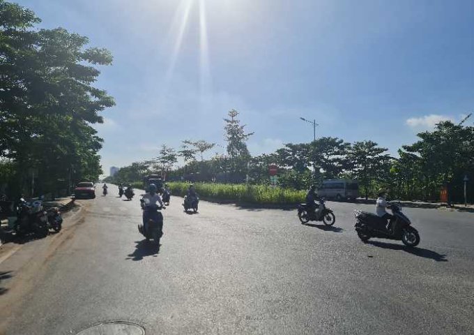 Bán đất mặt đường đê Bát Tràng - Đông Dư