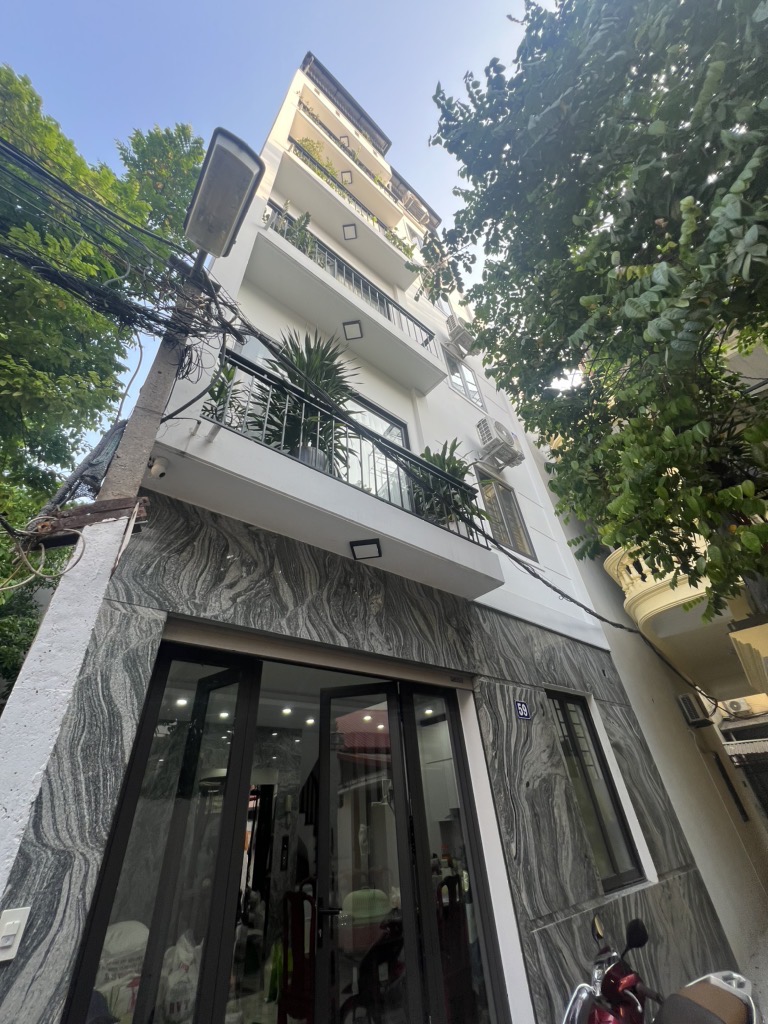 Lõi long biên,6 tầng thang máy, full nội thất,ở sướng
